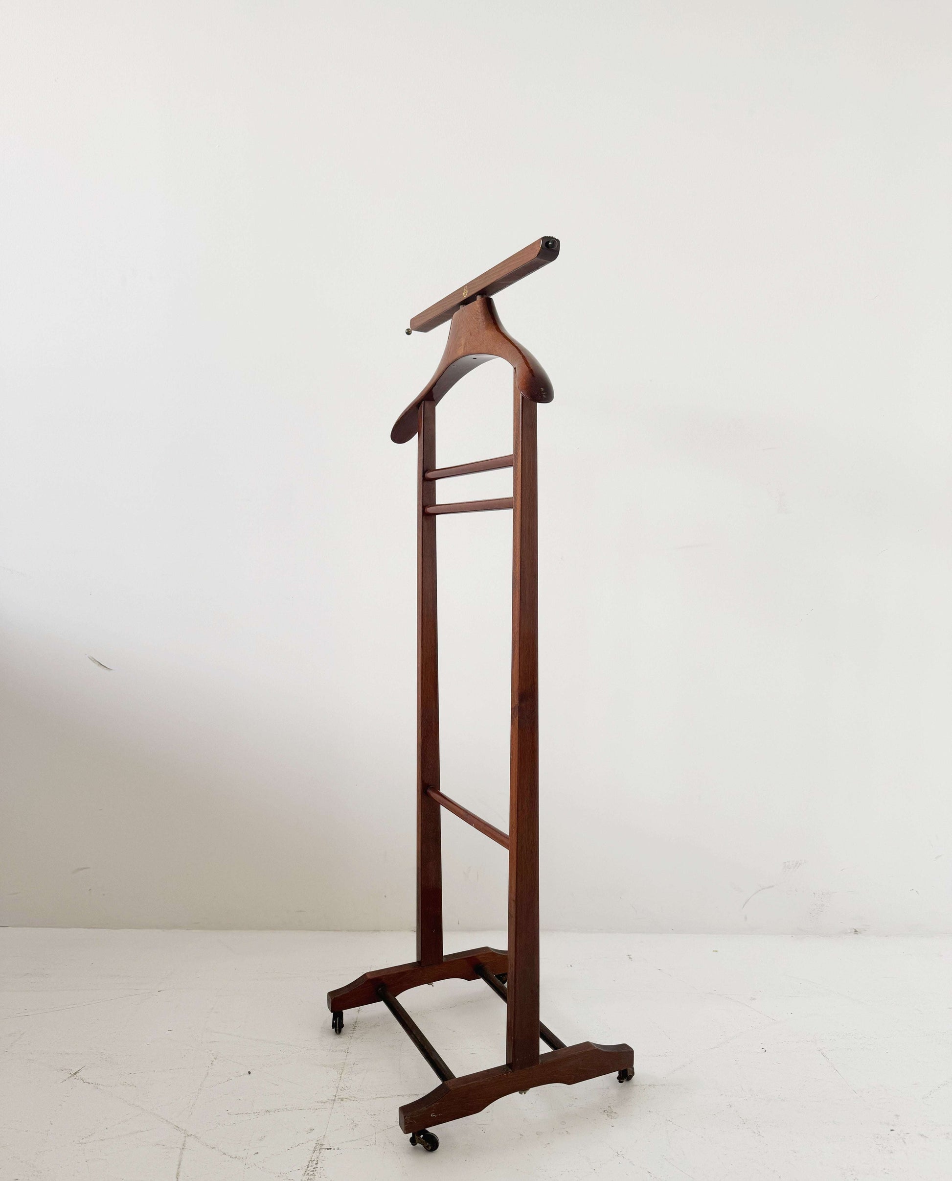 Fratelli Reguitti Wooden Valet Stand – Elegant and Functional Italian Design