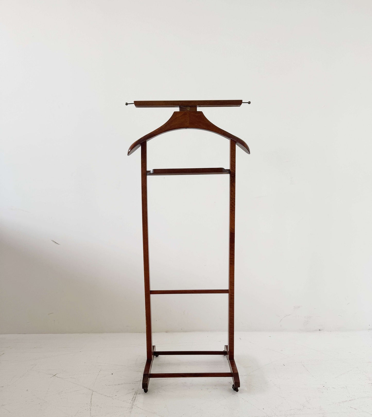 Fratelli Reguitti Wooden Valet Stand – Elegant and Functional Italian Design (Copia)