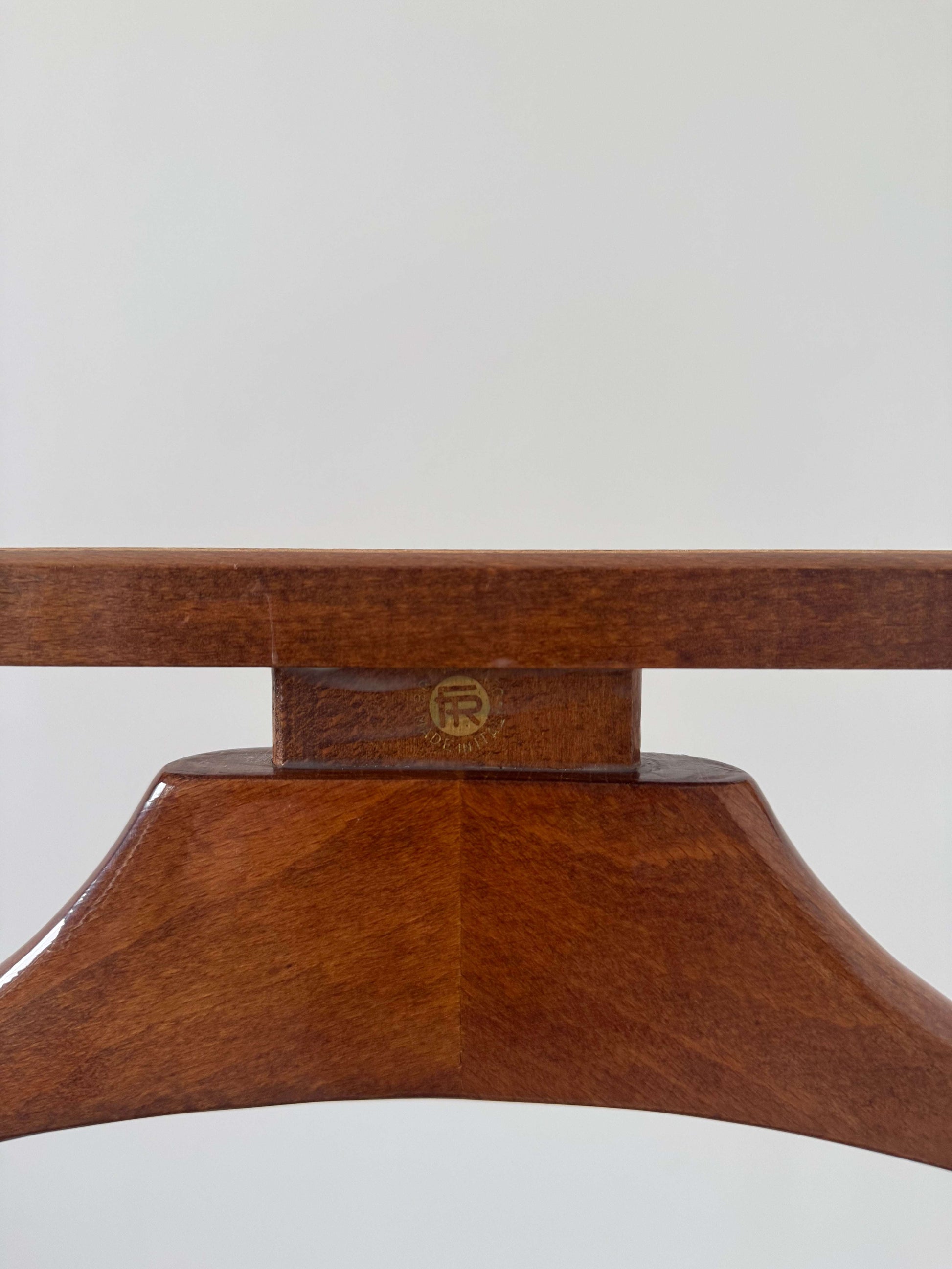 Fratelli Reguitti Wooden Valet Stand – Elegant and Functional Italian Design (Copia)