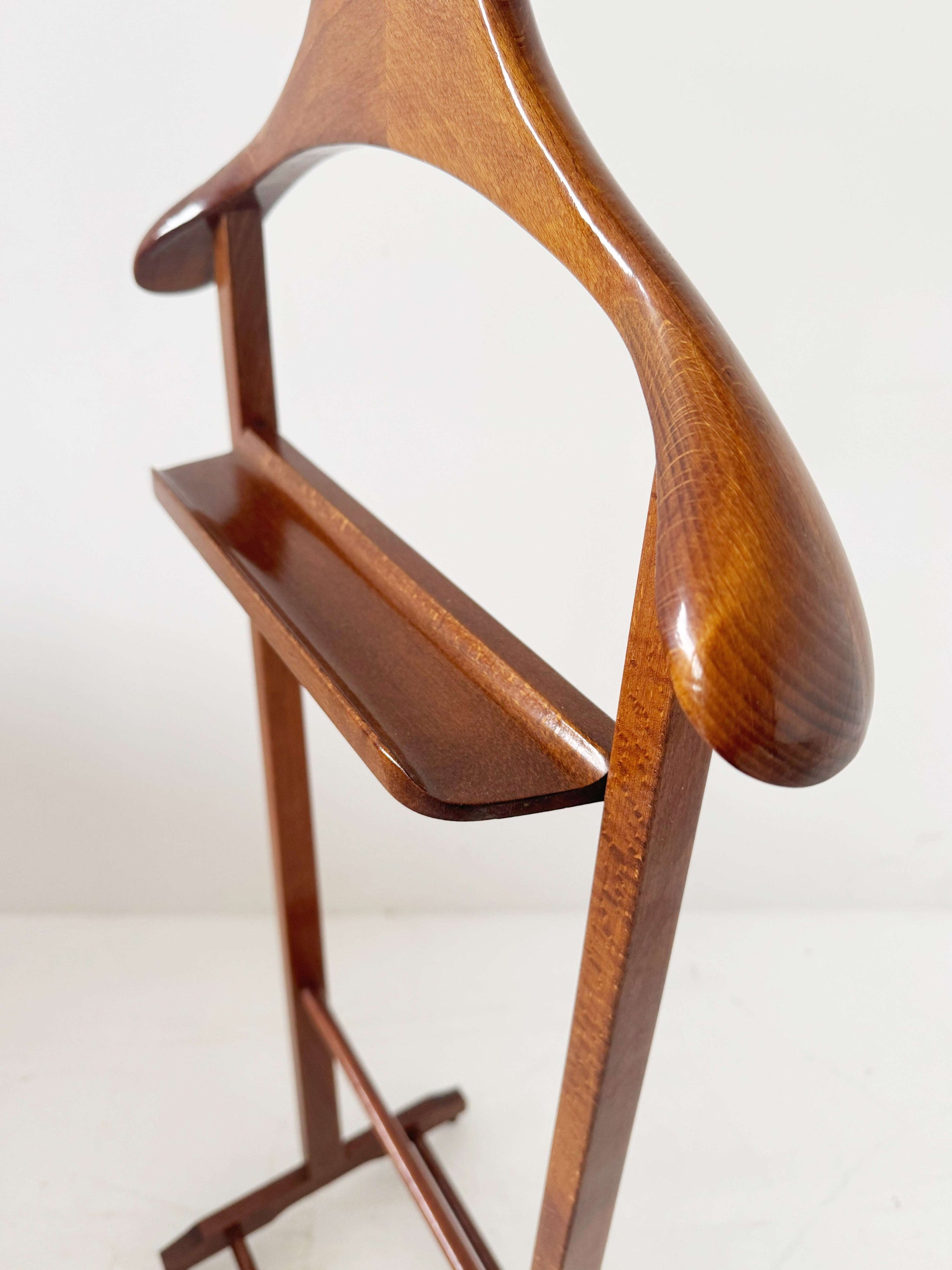 Fratelli Reguitti Wooden Valet Stand – Elegant and Functional Italian Design (Copia)