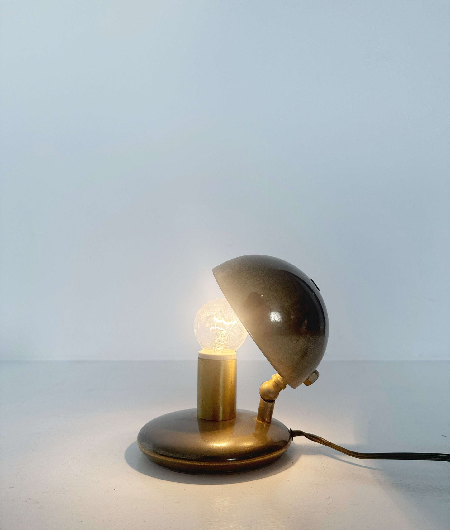 Vintage burnished brass table lamp – 1950s retro design