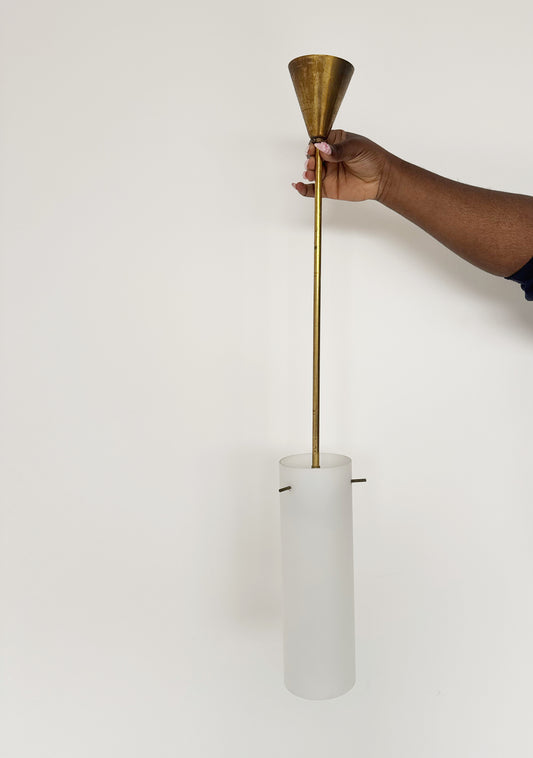 Lampadario vintage in ottone e vetro satinato