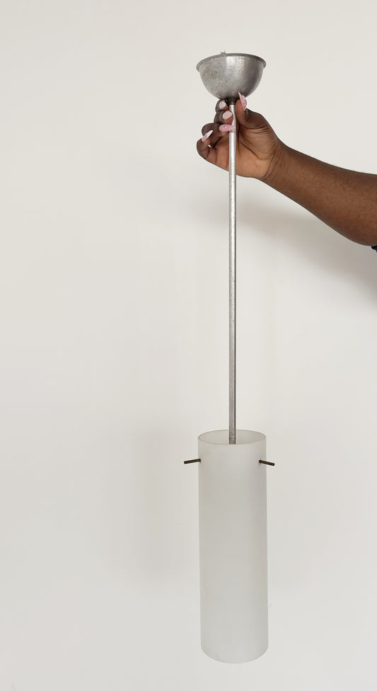 Lampadario vintage in metallo cromato e vetro satinato