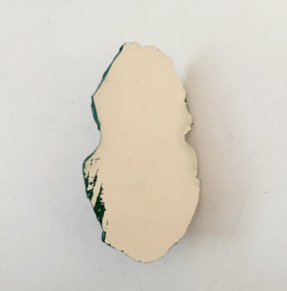 Un frammento di gesso raffigurante un volto femminile