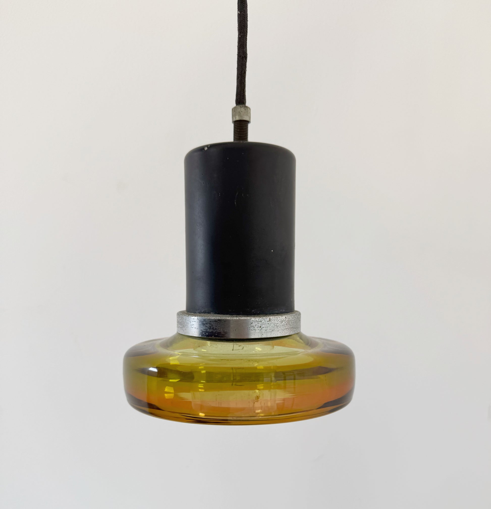 Lampada a sospensione piccola in vetro giallo e metallo