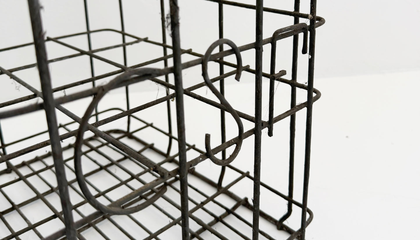Metal grid bottle holder