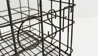 Metal grid bottle holder