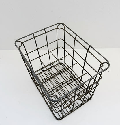 Metal grid bottle holder