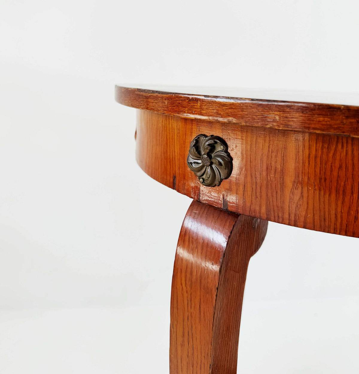 Round wooden coffee table – 1960s