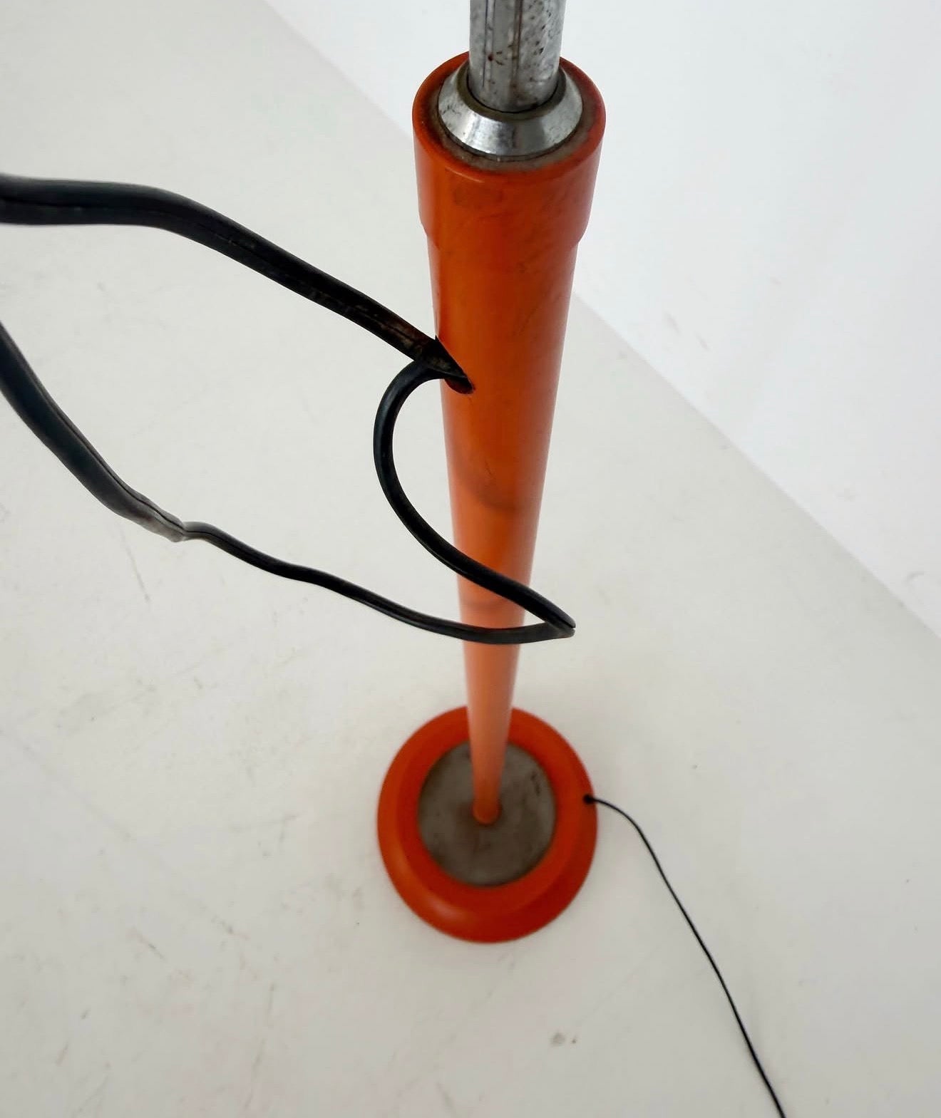 Two-light floor lamp in lacquered metal and aluminum – 1970s