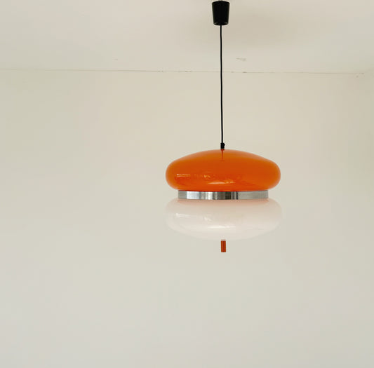 Lampadario vintage Space Age in plexiglass arancione e bianco