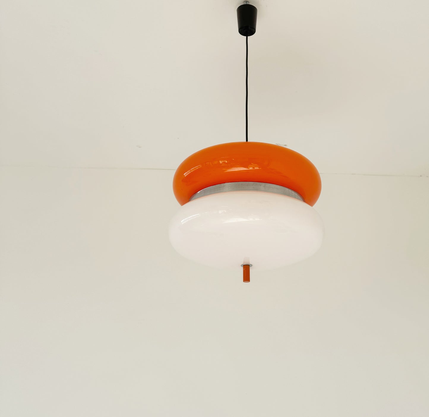 Lampadario vintage Space Age in plexiglass arancione e bianco