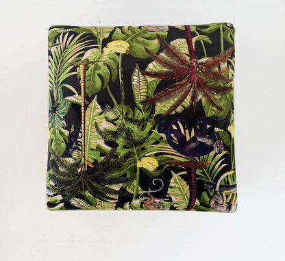 Green pouf with a jungle pattern