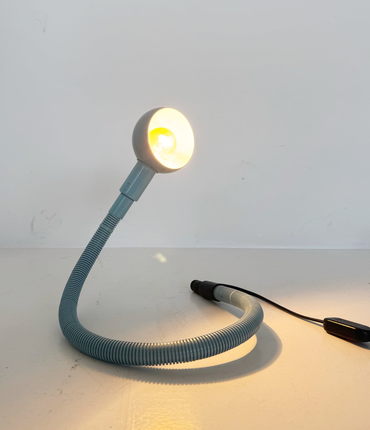 Lampada da tavolo Valenti, anni ’80 – design flessibile