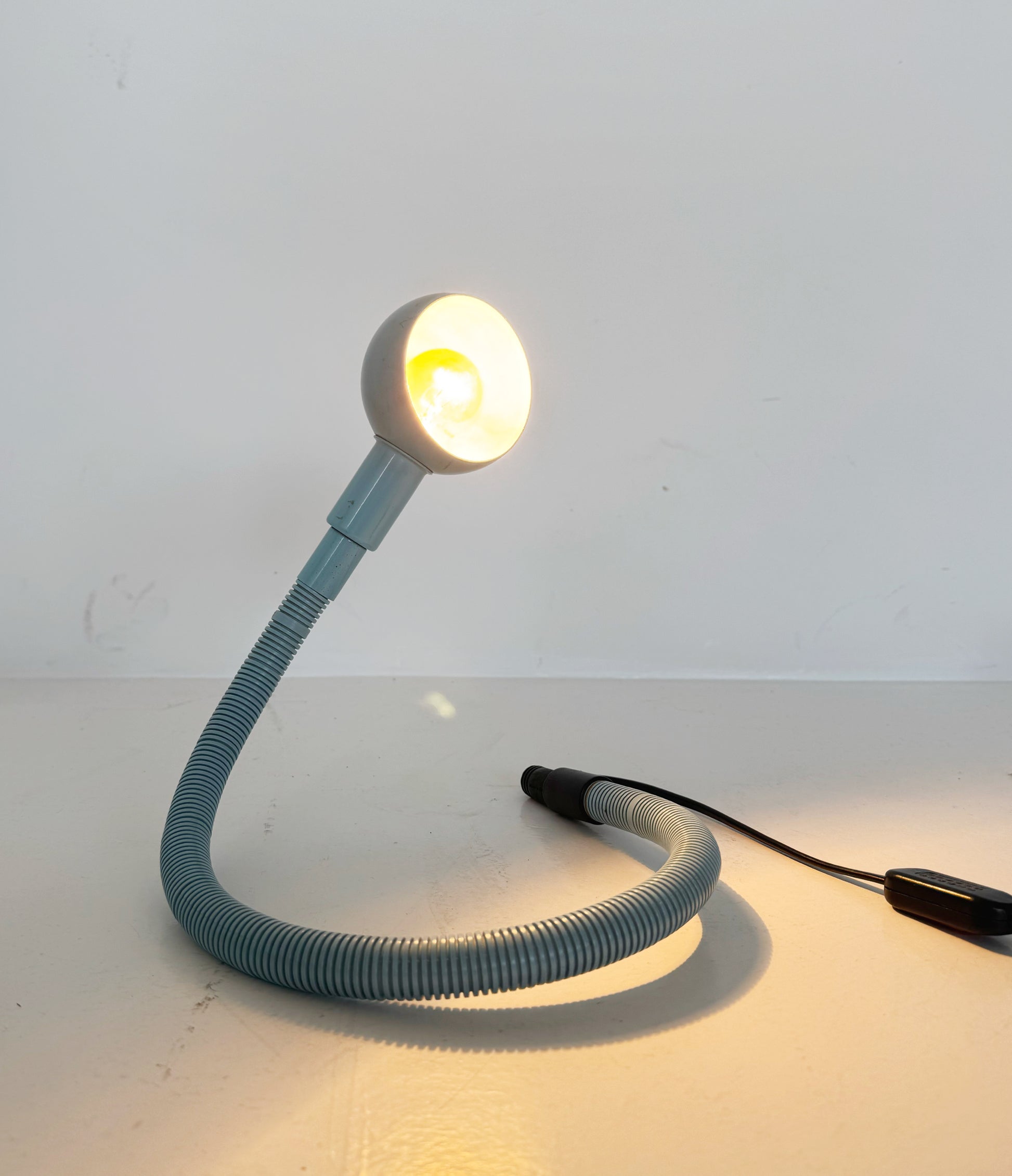 Lampada da tavolo Valenti, anni ’80 – design flessibile