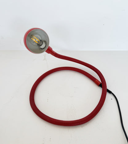 Lampada da tavolo rossa regolabile