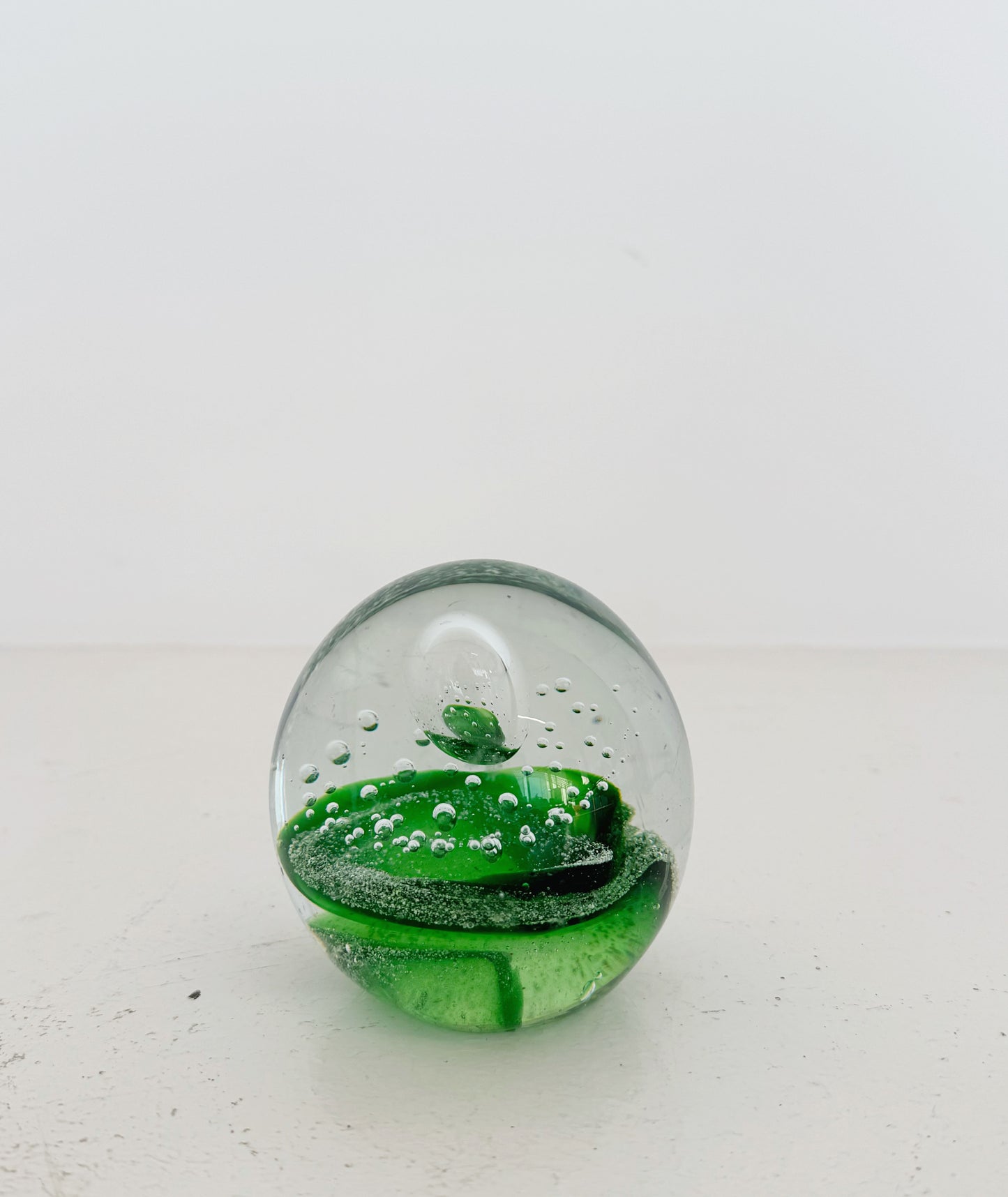 Fermacarte vintage in vetro artistico verde