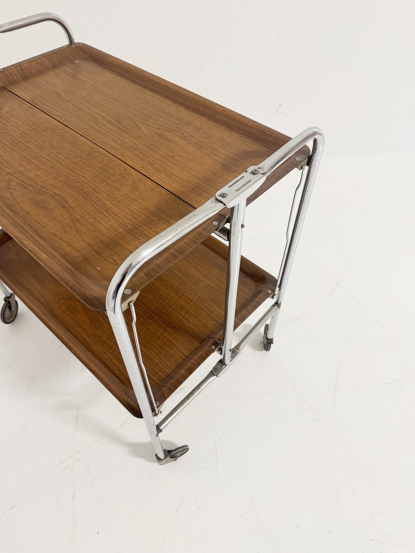 Carrello vintage pieghevole con struttura cromata