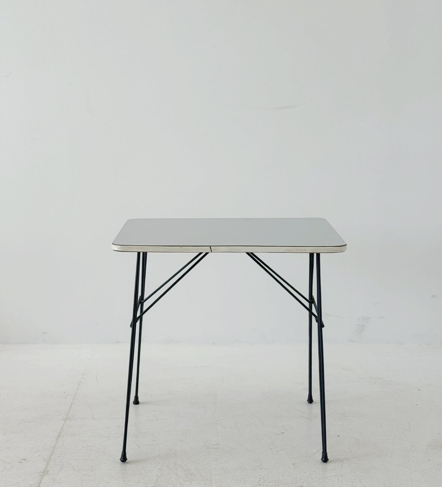 Folding coffee table