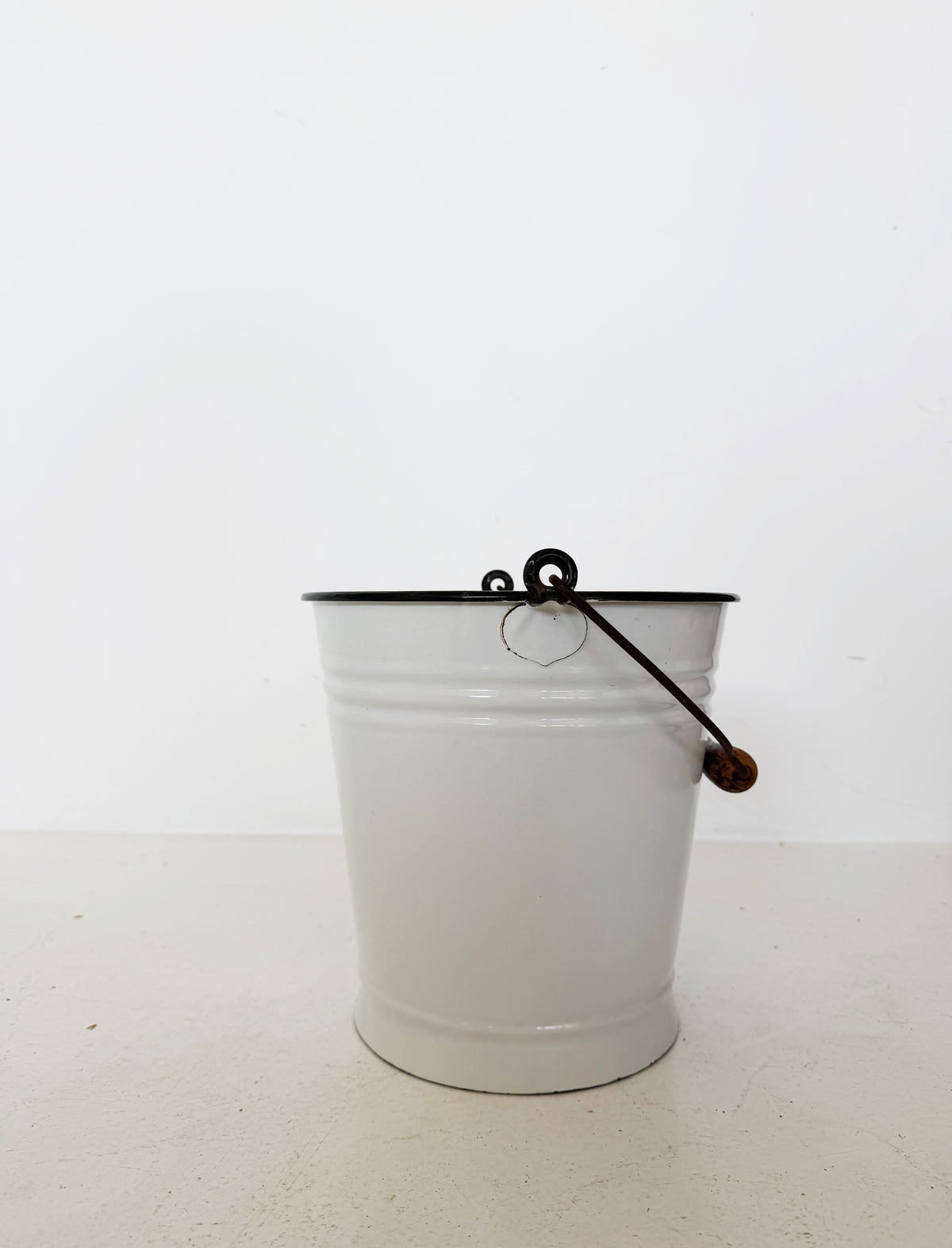 Due Leoni Enamel Bucket, 1960s