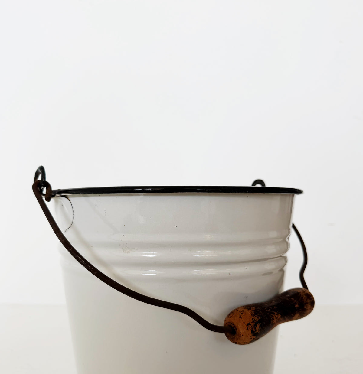 Due Leoni Enamel Bucket, 1960s