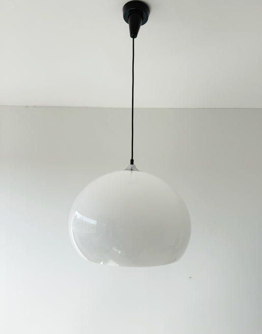 Lampada a sospensione in plexiglass opalino – anni '70