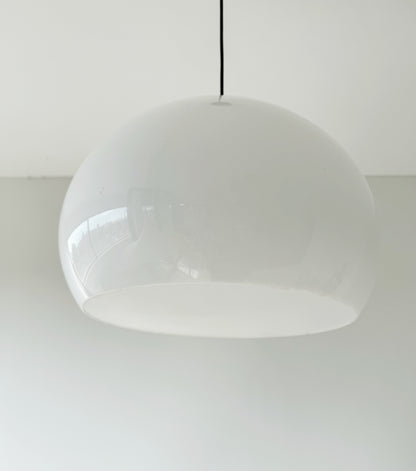 Lampada a sospensione in plexiglass opalino – anni '70