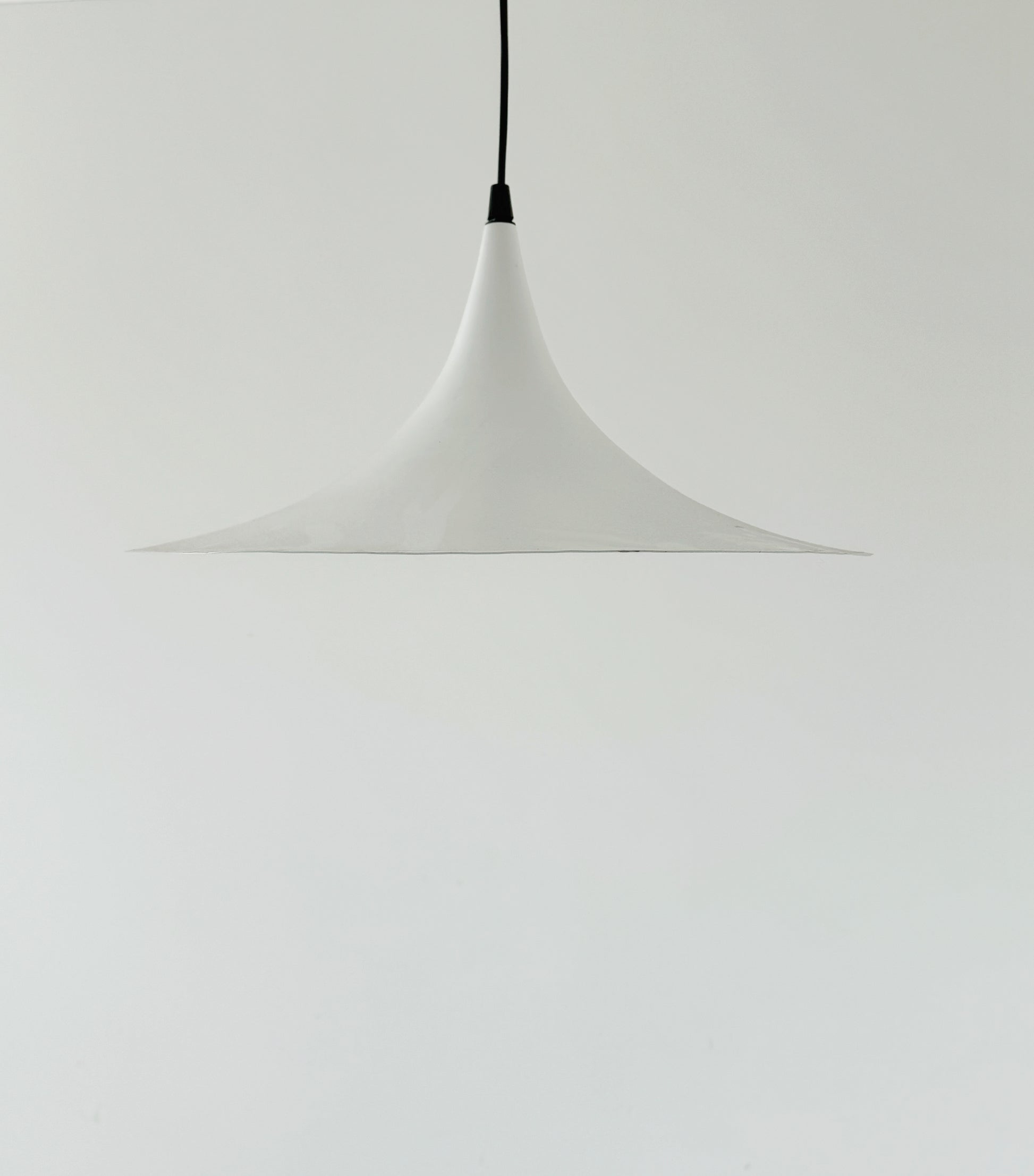 White metal pendant lamp