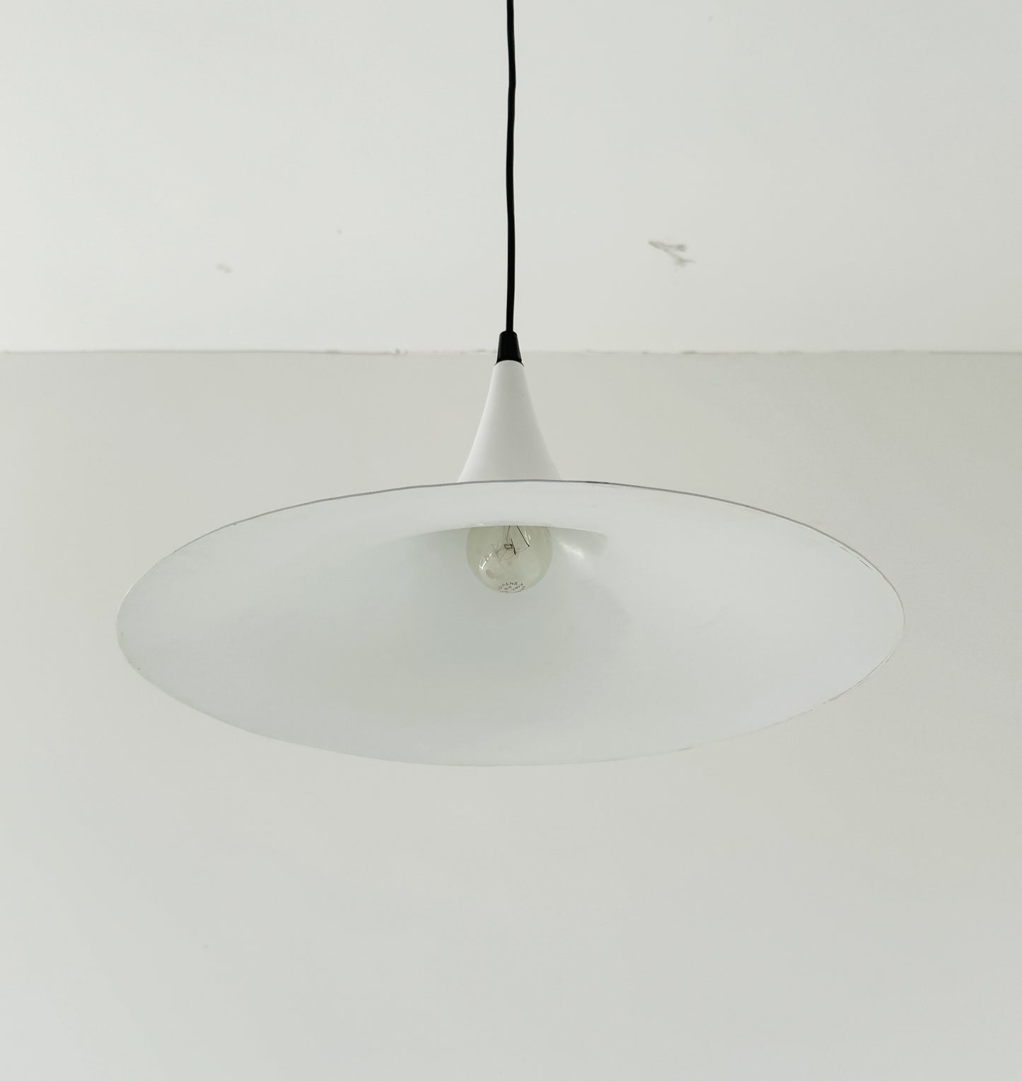 White metal pendant lamp