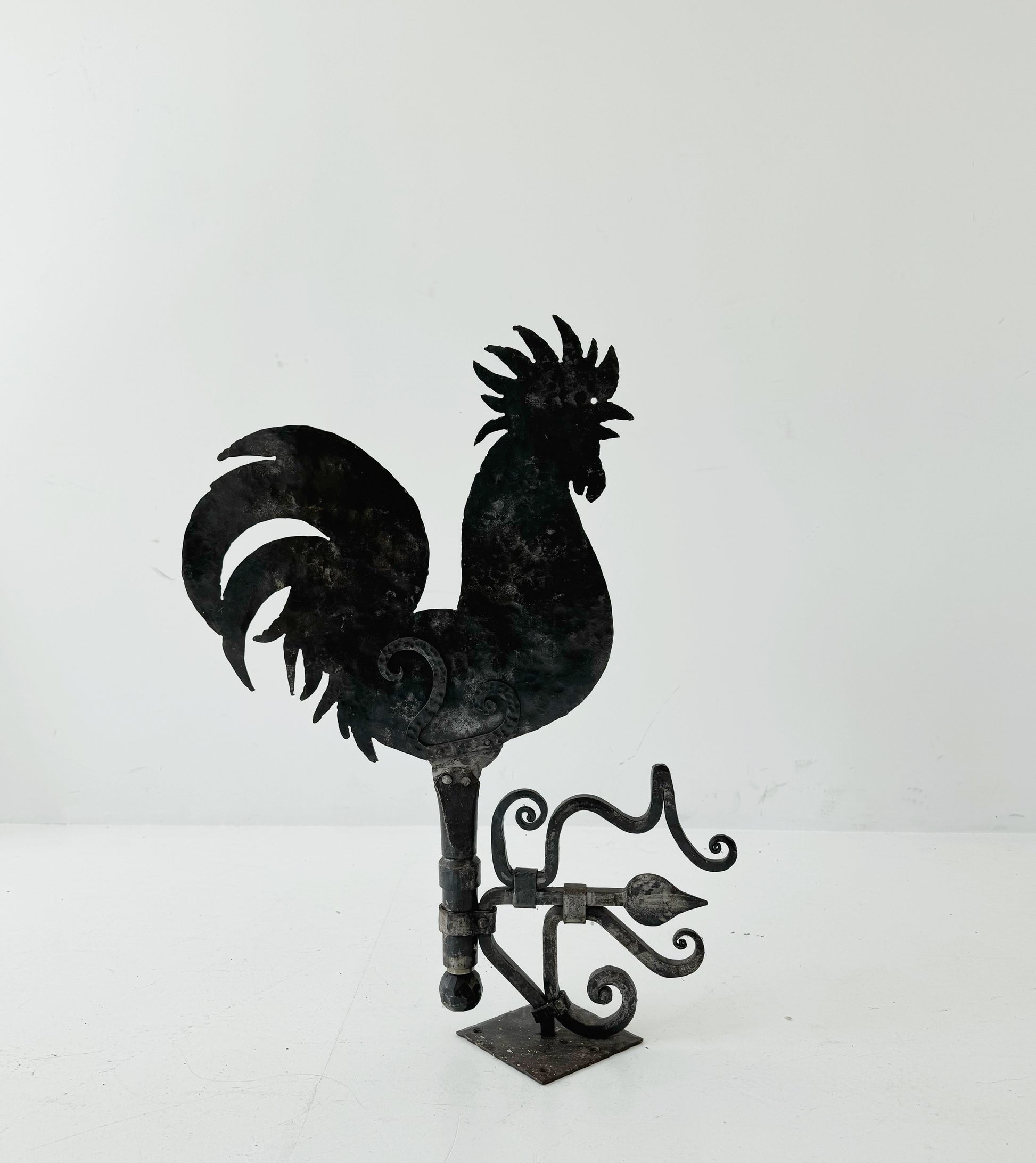 Segnavento decorativo in ferro a forma di gallo