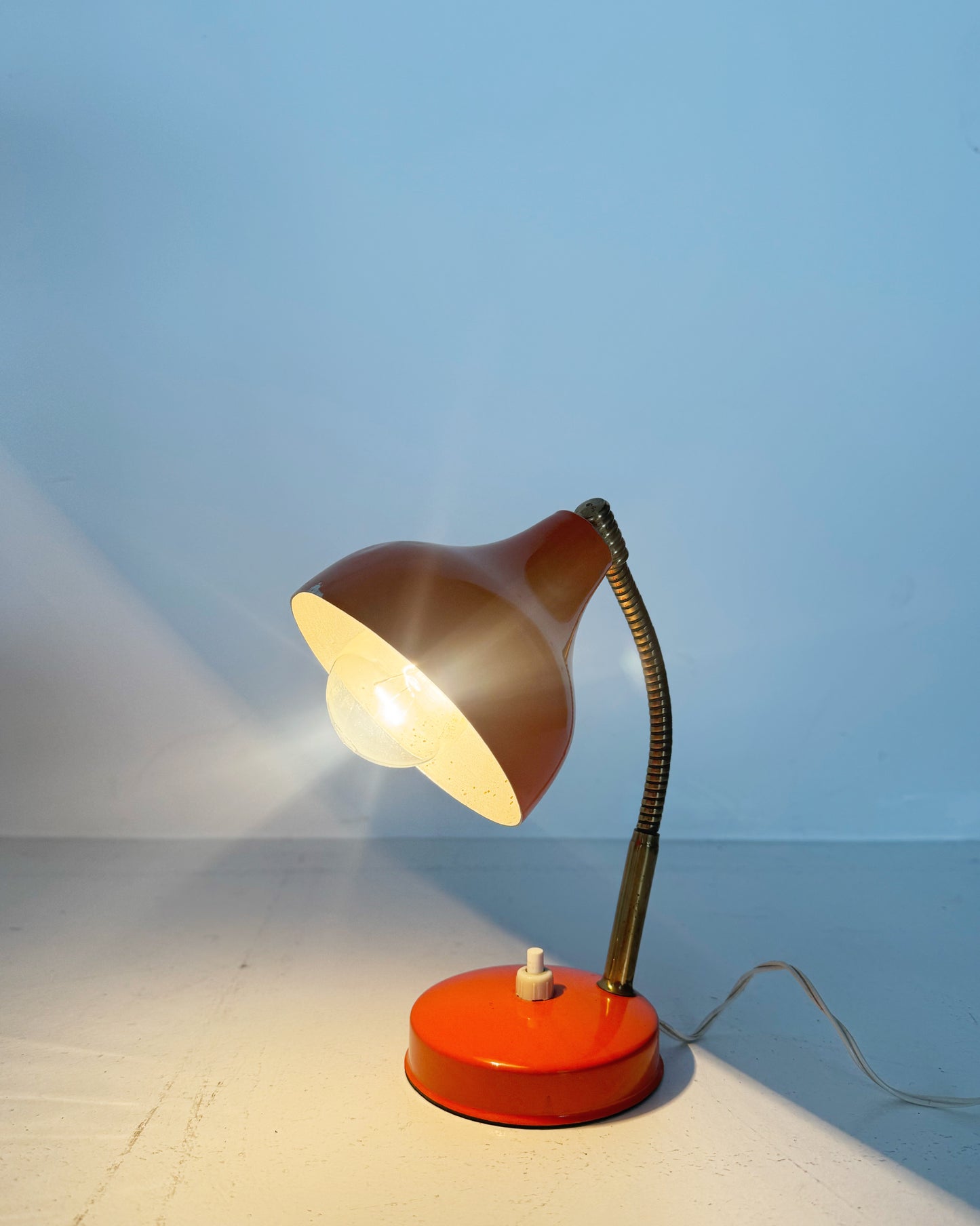 Small vintage enameled metal table lamp – 1960s/1970s