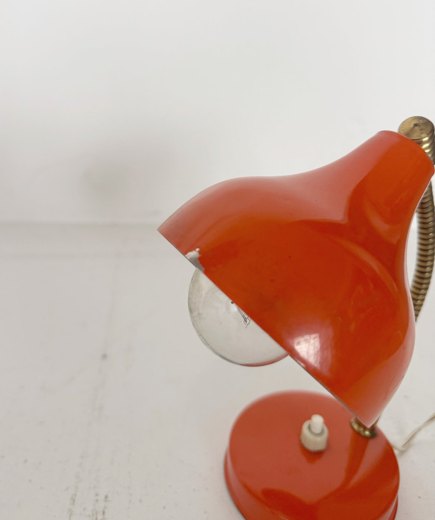 Small vintage enameled metal table lamp – 1960s/1970s