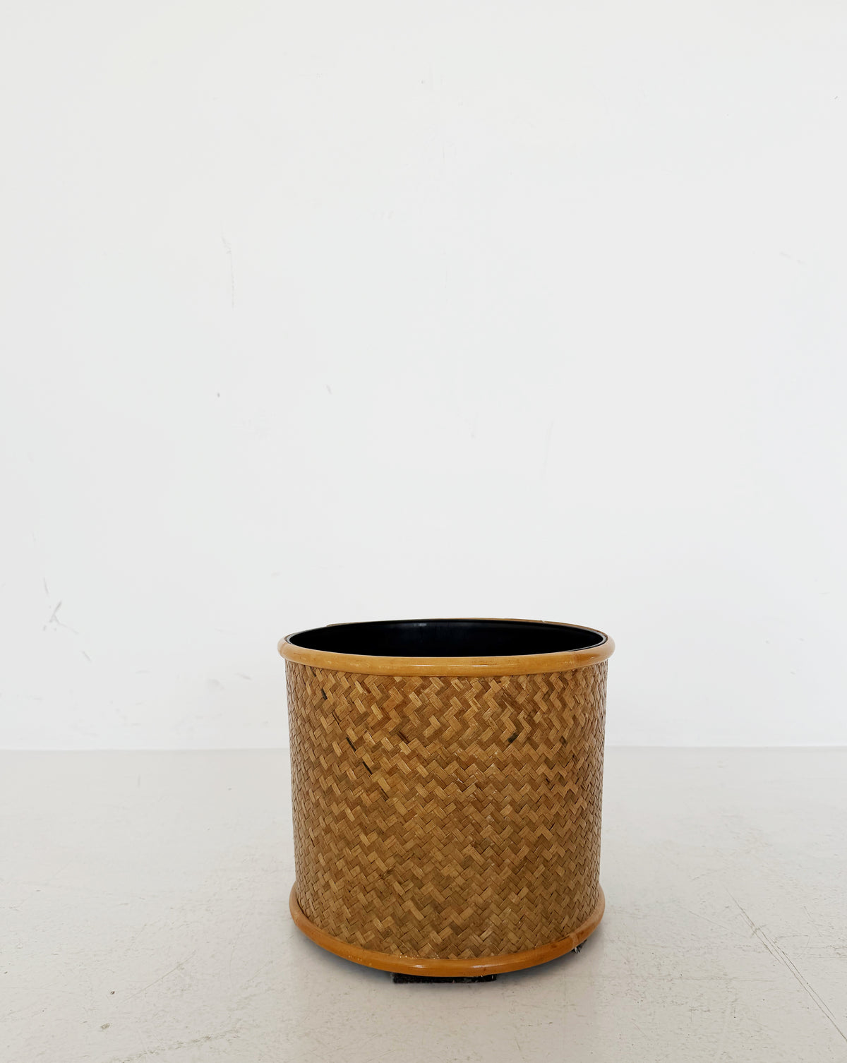 Vaso in bambù intrecciato – anni ’60
