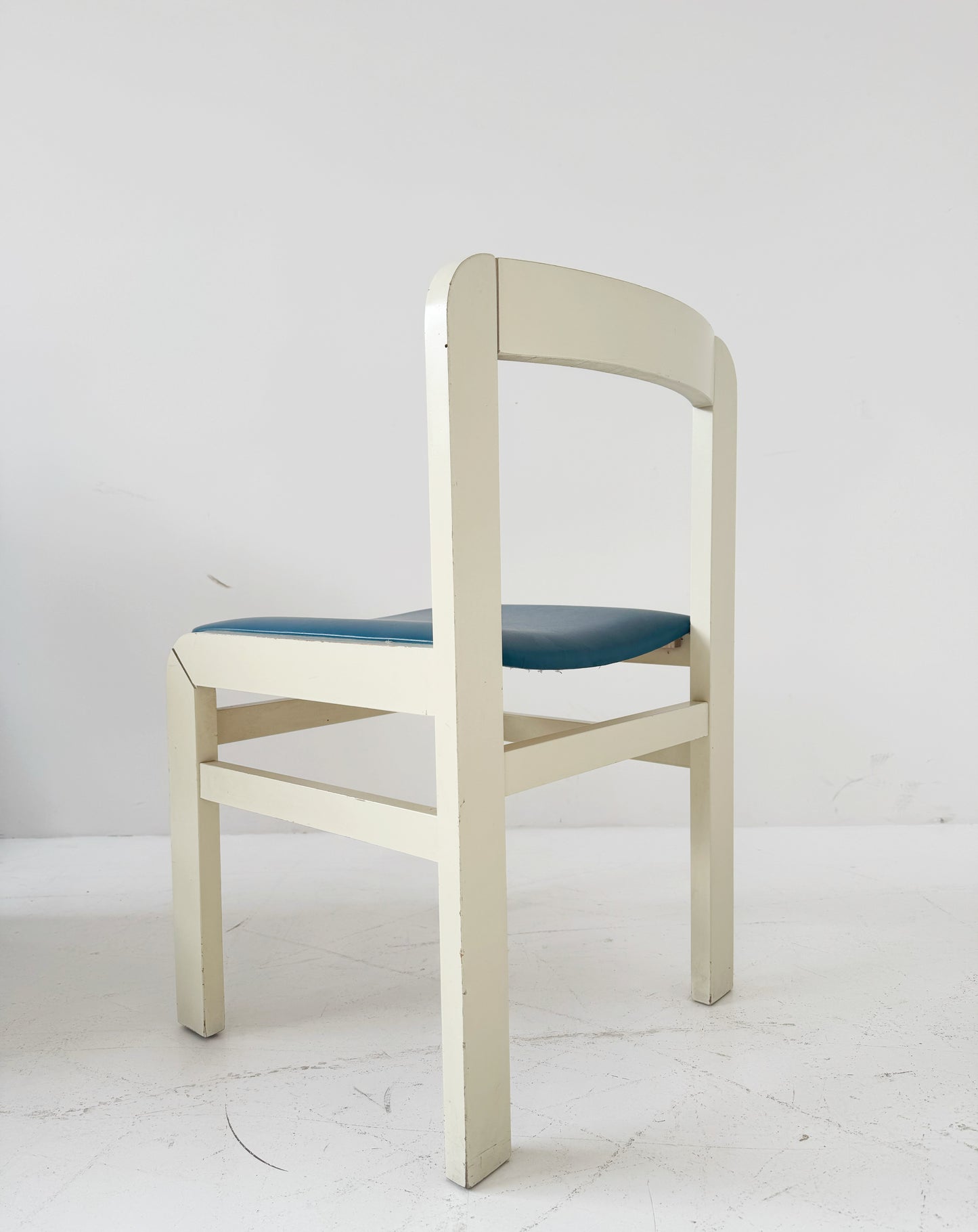 Lacquered wooden chair with padded seat – 1950s/1960s