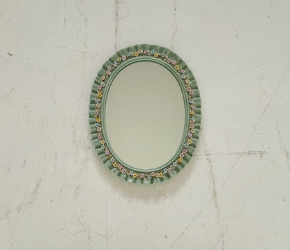 Oval ceramic mirror from Farnesiana – Floral decoration