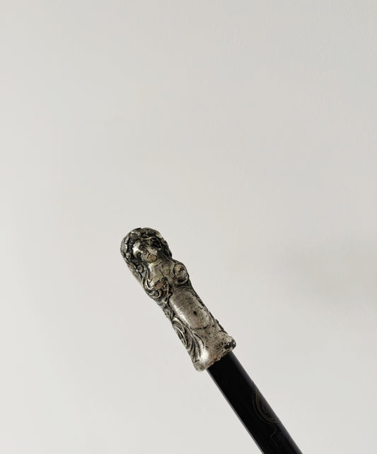 Bastone da passeggio con impugnatura in metallo decorato