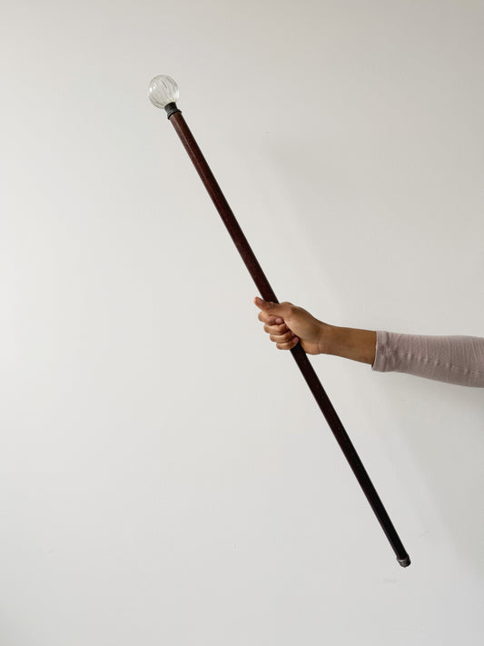 Bastone da passeggio in legno con pomello in vetro