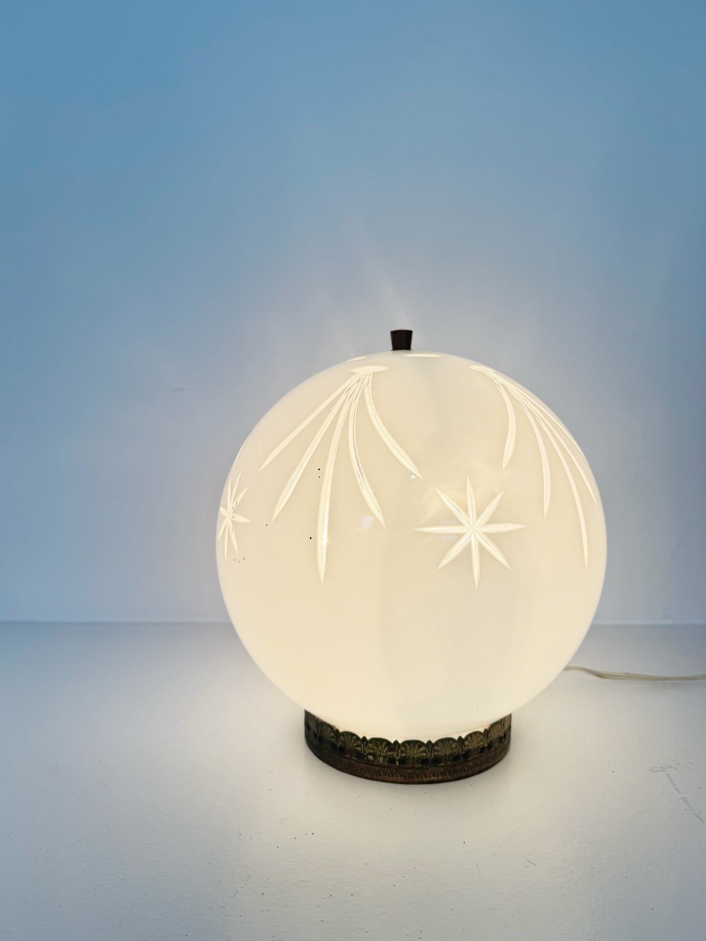 Table lamp with brass base