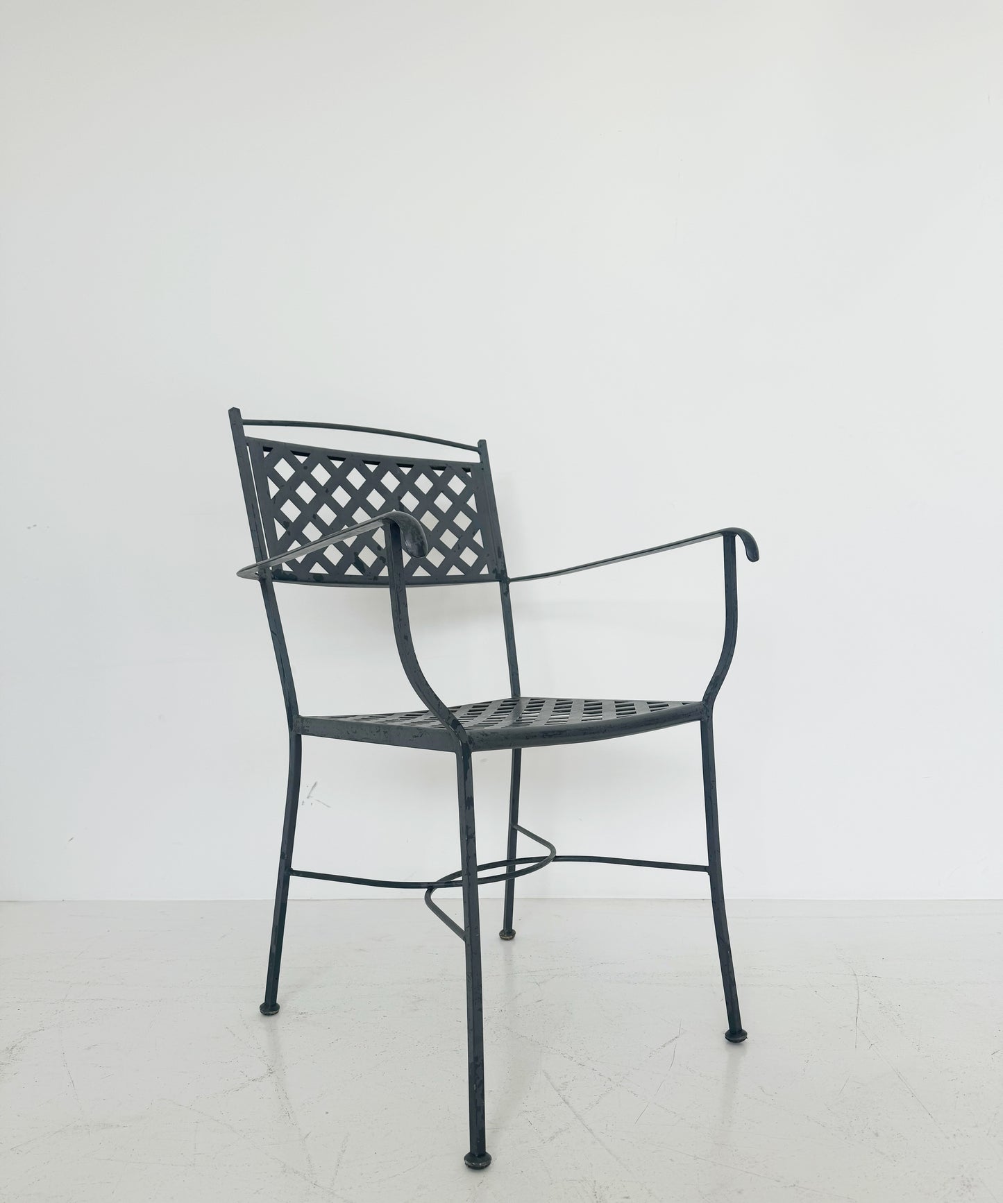 Sedia in ferro verniciato con braccioli – Design elegante per interni ed esterni