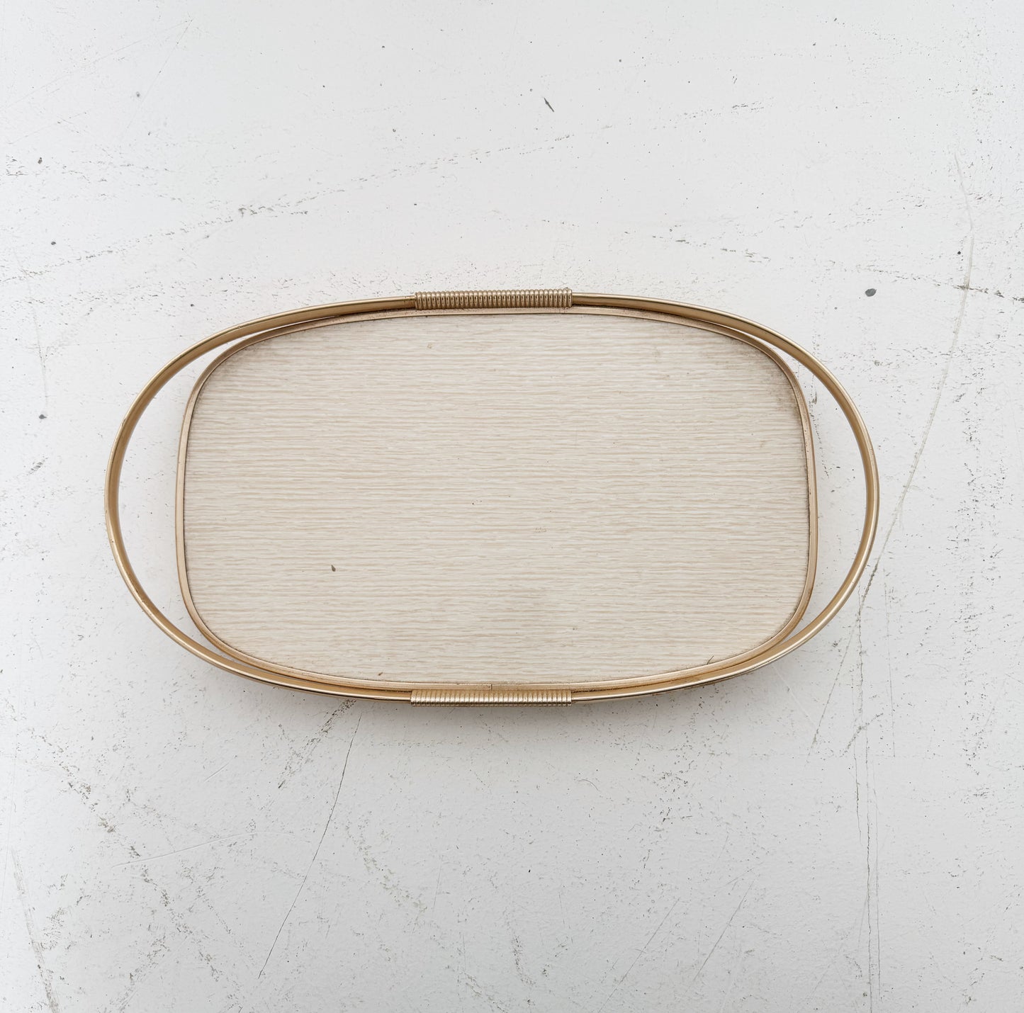 Oval tray with gold edge