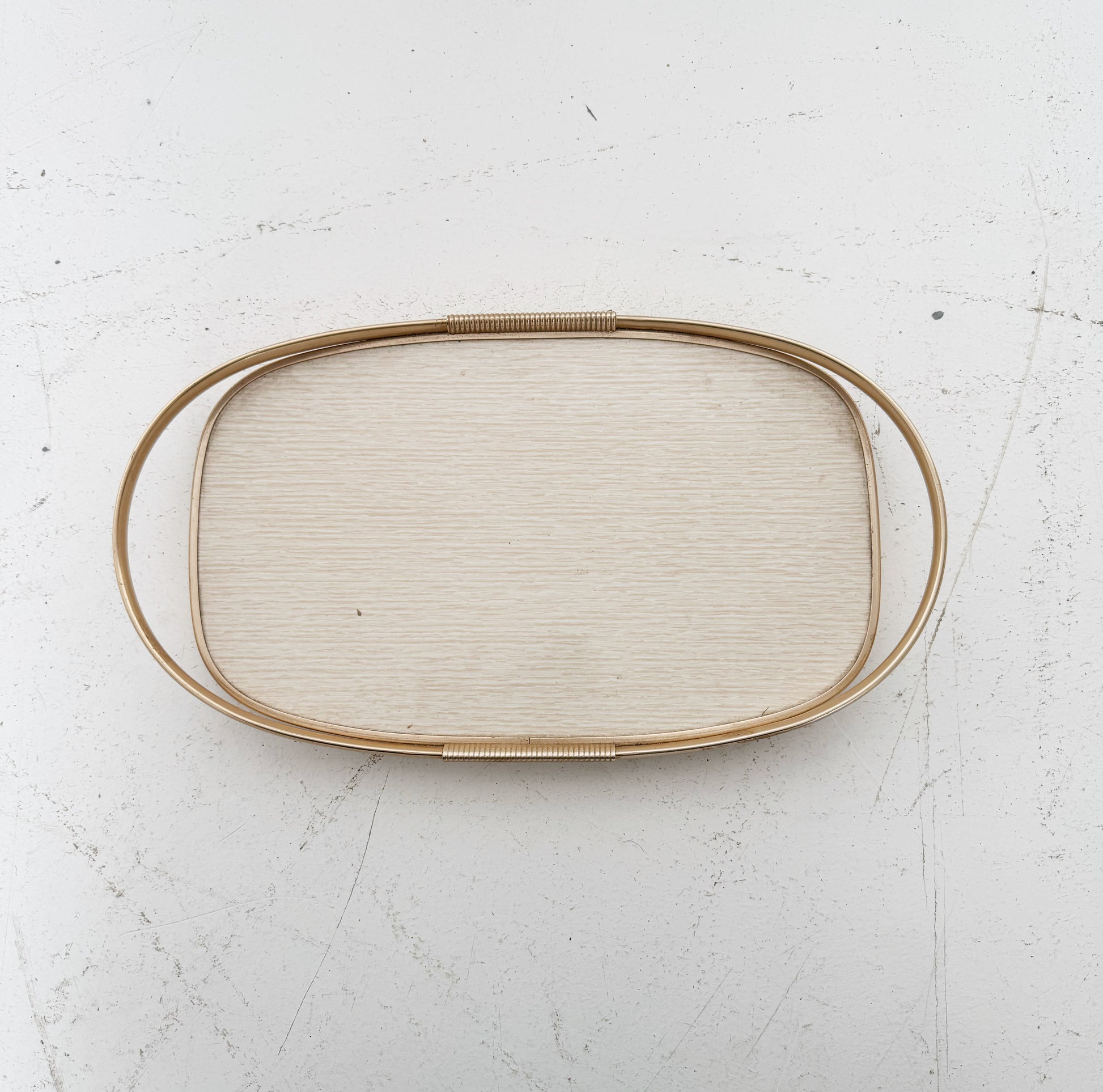 Oval tray with gold edge