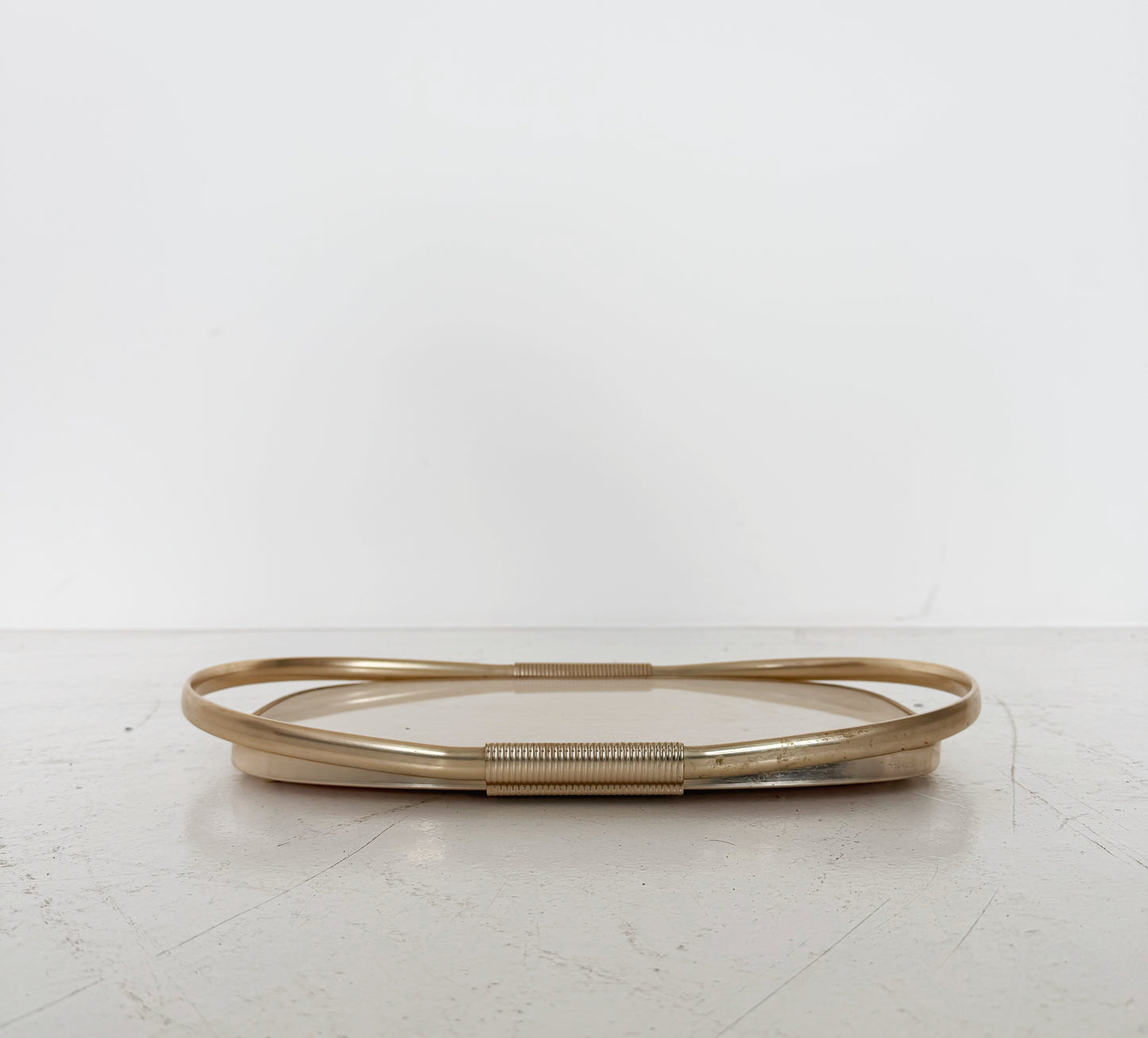 Oval tray with gold edge