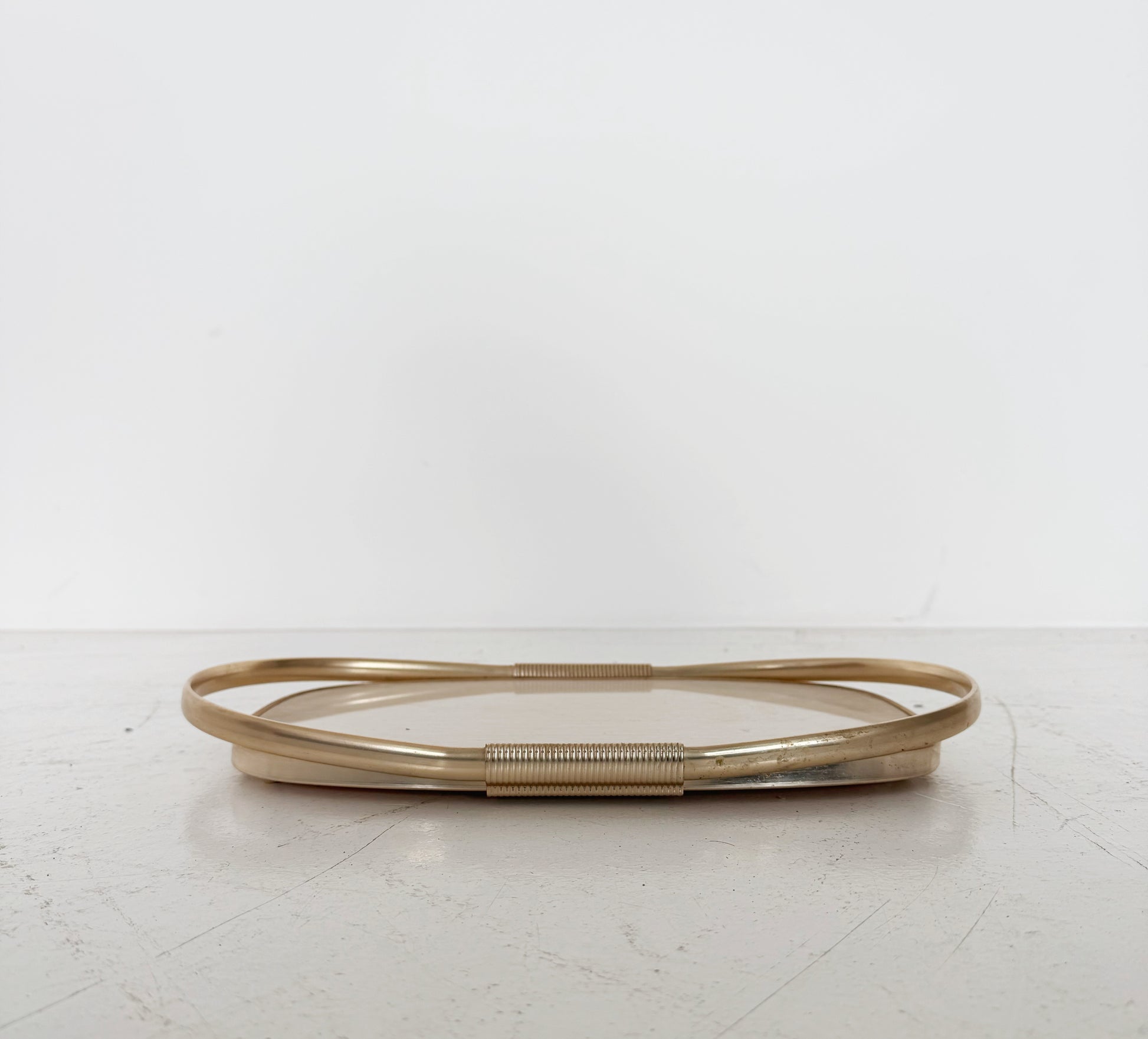 Oval tray with gold edge