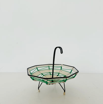 Centrotavola in plastica cordonata e metallo nero