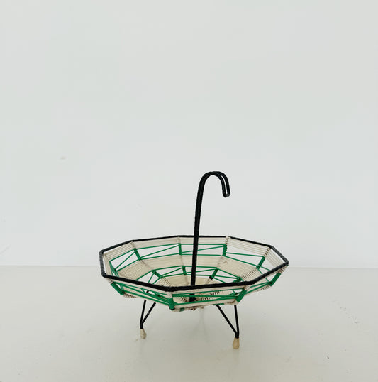 Centrotavola in plastica cordonata e metallo nero