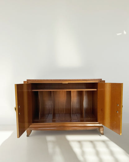 Piccolo sideboard con maniglie in ottone 