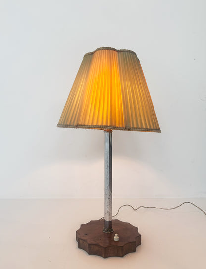 Lampada da tavolo con paralume plissettato – anni '50/'60