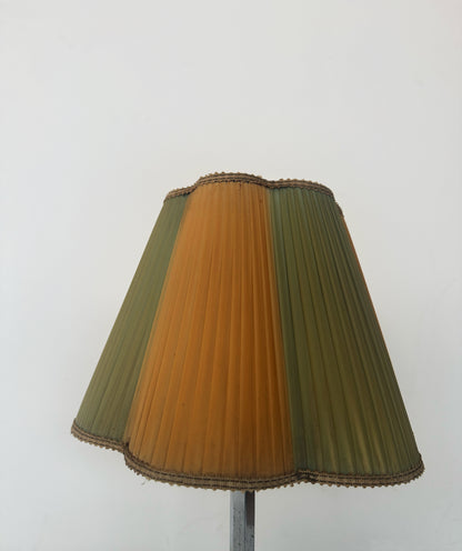 Lampada da tavolo con paralume plissettato – anni '50/'60