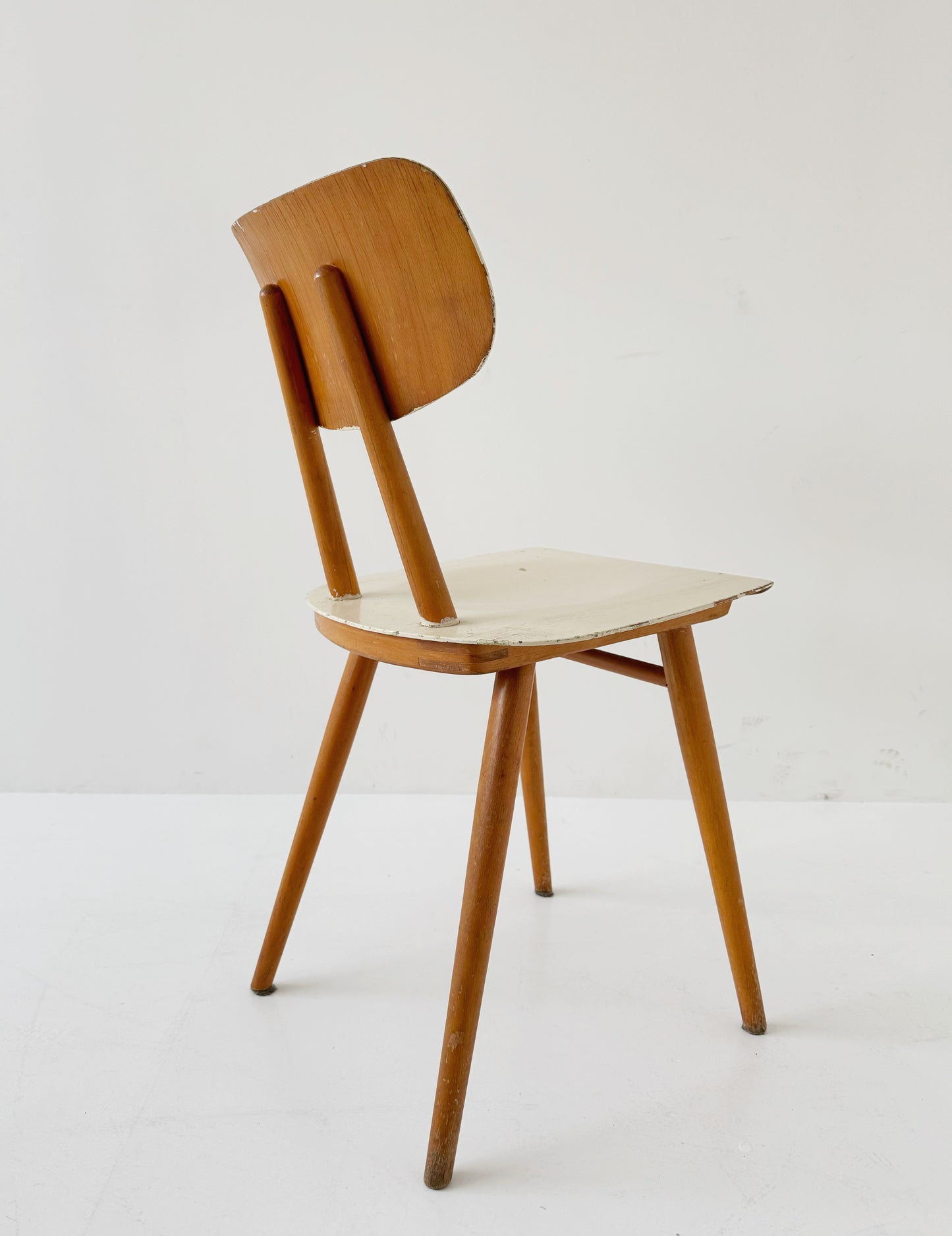 sedia in legno degli anni '50-'60