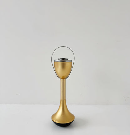 Posacenere Vintage oscillante in Metallo Dorato - Design Anni '60

